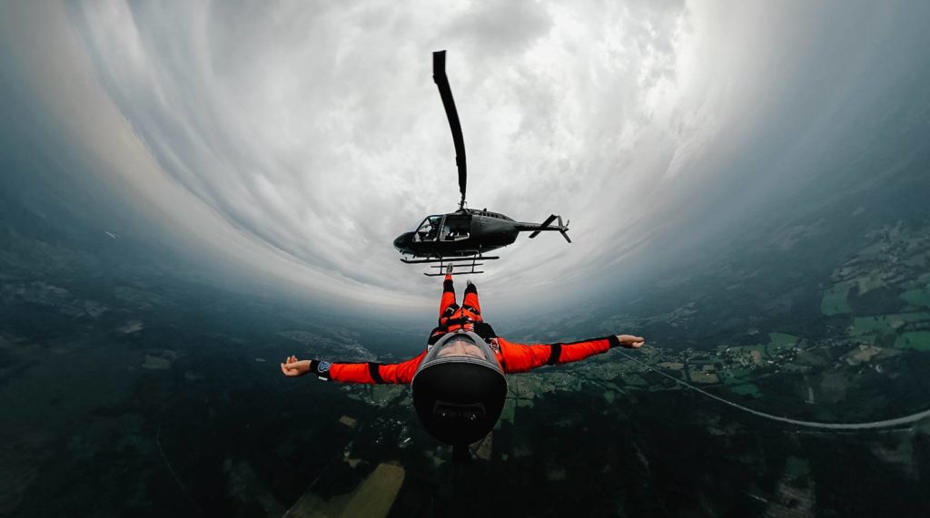 Saut en parachute depuis hélicoptère / SkyDive Spa